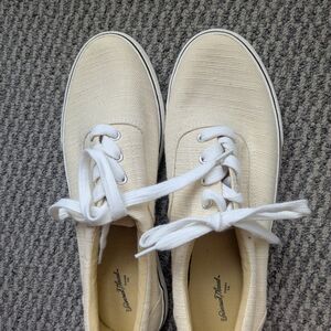 Universal Thread Cream Canvas Sneakers
